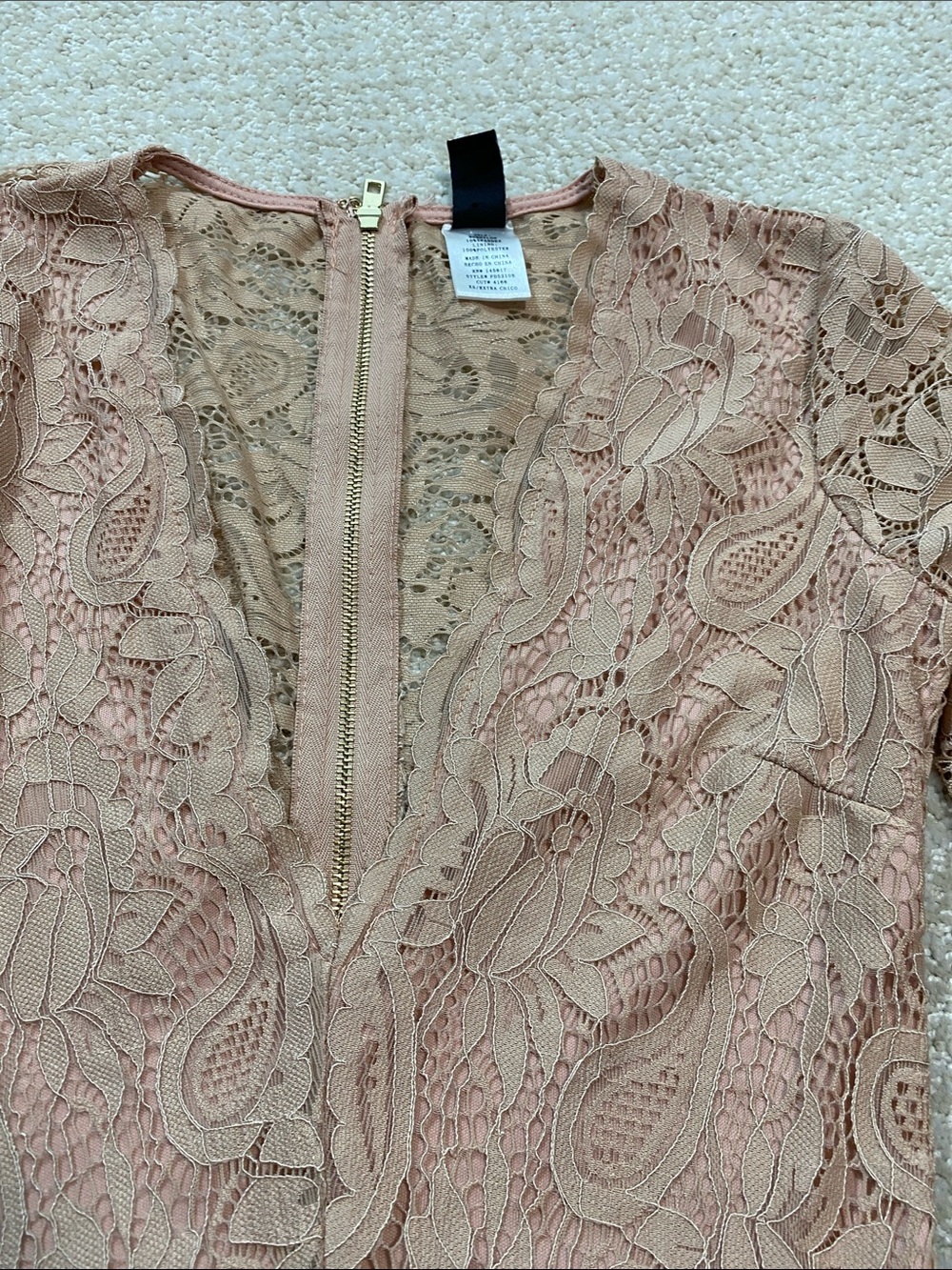 Windsor Long Sleeve Lace Bodycon Dress in Blush Size XS 90% Nylon - Picture 16 of 16